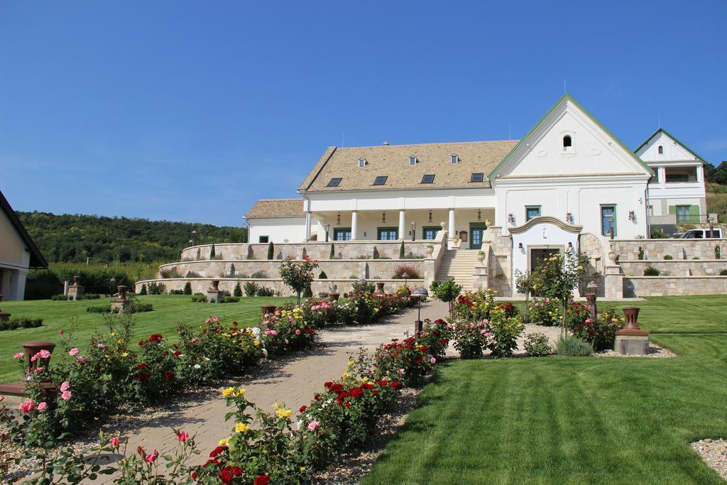 Takler Kuria Hotel Szekszárd Exterior foto